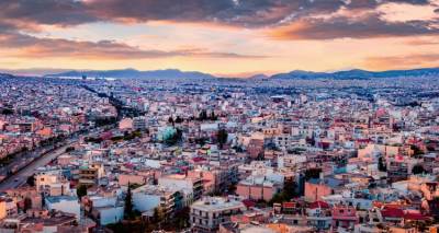 &laquo;&Pi;&alpha;&rho;ά&theta;&upsilon;&rho;&omicron;&raquo; &gamma;&iota;&alpha; &pi;&lambda;&alpha;&phi;ό&nu; &sigma;&epsilon; &epsilon;&nu;&omicron;ί&kappa;&iota;&alpha;, &phi;&theta;&eta;&nu;ό&tau;&epsilon;&rho;&alpha; &sigma;&tau;&epsilon;&gamma;&alpha;&sigma;&tau;&iota;&kappa;ά &delta;ά&nu;&epsilon;&iota;&alpha;, &nu;έ&alpha; Golden Visa &kappa;&alpha;&iota; &mu;&epsilon;ί&omega;&sigma;&eta; &Phi;&Pi;&Alpha; &gamma;&iota;&alpha; &kappa;&omicron;&iota;&nu;&omega;&nu;&iota;&kappa;έ&sigmaf; &kappa;&alpha;&tau;&omicron;&iota;&kappa;ί&epsilon;&sigmaf;