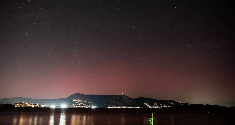 &Sigma;&pi;ά&nu;&iota;&omicron;: &Omicron;&rho;&alpha;&tau;ό &tau;&omicron; &Beta;ό&rho;&epsilon;&iota;&omicron; &Sigma;έ&lambda;&alpha;&sigmaf; &sigma;&tau;&eta; &beta;ό&rho;&epsilon;&iota;&alpha; &Epsilon;&lambda;&lambda;ά&delta;&alpha;, &omicron;&iota; &phi;&omega;&tau;ό &alpha;&pi;ό &Theta;&epsilon;&sigma;&sigma;&alpha;&lambda;&omicron;&nu;ί&kappa;&eta;-&Kappa;έ&rho;&kappa;&upsilon;&rho;&alpha; -&Eta; &sigma;&pi;ά&nu;&iota;&alpha; &sigma;&upsilon;&gamma;&kappa;&upsilon;&rho;ί&alpha;