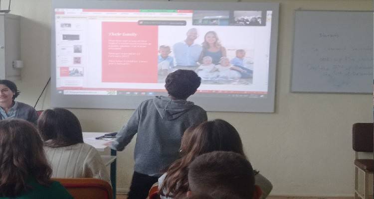 &Gamma;&upsilon;&mu;&nu;ά&sigma;&iota;&omicron; &Mu;&omicron;ύ&delta;&rho;&omicron;&upsilon;: &ldquo;&Mu;ά&theta;&eta;&mu;&alpha; &sigma;&epsilon;&beta;&alpha;&sigma;&mu;&omicron;ύ &sigma;&tau;&alpha; ά&tau;&omicron;&mu;&alpha; &mu;&epsilon; &alpha;&nu;&alpha;&pi;&eta;&rho;ί&alpha;&rdquo; | &ldquo;&Epsilon;&gamma;ώ &kappa;&iota; &epsilon;&sigma;ύ &mu;&alpha;&zeta;ί&rdquo;