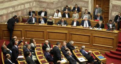 To &mu;&epsilon;&gamma;ά&lambda;&omicron; deal: &Sigma;&tau;&eta;&rho;ί&zeta;&epsilon;&iota; &Alpha;&Nu;&Epsilon;&Lambda; &omicron; &Tau;&sigma;ί&pi;&rho;&alpha;&sigmaf; &kappa;&alpha;&iota; &laquo;&pi;&epsilon;&rho;&nu;ά&epsilon;&iota;&raquo; &tau;&eta;&nu; &laquo;&alpha;&rho;&iota;&sigma;&tau;&epsilon;&rho;ή &alpha;&tau;&zeta;έ&nu;&tau;&alpha;&raquo;