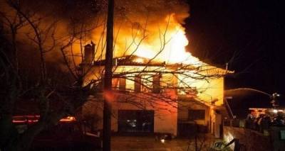 &Omicron; &Epsilon;&rho;&upsilon;&theta;&rho;ό&sigmaf; &Sigma;&tau;&alpha;&upsilon;&rho;ό&sigmaf; &Lambda;ή&mu;&nu;&omicron;&upsilon; &sigma;&tau;&omicron; &pi;&lambda;&epsilon;&upsilon;&rho;ό &tau;&eta;&sigmaf; &omicron;&iota;&kappa;&omicron;&gamma;έ&nu;&epsilon;&iota;&alpha;&sigmaf; &Sigma;&tau;&alpha;&mu;ά&tau;&eta;