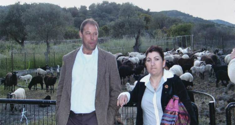 &Tau;&iota; &delta;&iota;&epsilon;&upsilon;&kappa;&rho;&iota;&nu;ί&zeta;&epsilon;&iota; &omicron; &Delta;ή&mu;&omicron;&sigmaf; &Lambda;έ&sigma;&beta;&omicron;&upsilon; &gamma;&iota;&alpha; &tau;&eta; &sigma;&tau;ή&rho;&iota;&xi;&eta; &sigma;&tau;&eta;&nu; &omicron;&iota;&kappa;&omicron;&gamma;έ&nu;&epsilon;&iota;&alpha; &Beta;&alpha;&lambda;&eta;&lambda;ή