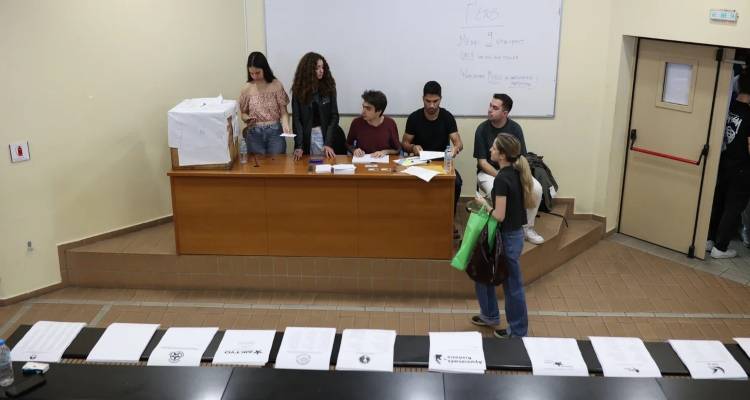 &Phi;&omicron;&iota;&tau;&eta;&tau;&iota;&kappa;έ&sigmaf; &epsilon;&kappa;&lambda;&omicron;&gamma;έ&sigmaf;: &Sigma;&tau;&iota;&sigmaf; &kappa;ά&lambda;&pi;&epsilon;&sigmaf; &sigma;ή&mu;&epsilon;&rho;&alpha; &omicron;&iota; &phi;&omicron;&iota;&tau;&eta;&tau;έ&sigmaf; &mu;&epsilon; &phi;ό&nu;&tau;&omicron; &tau;&alpha; ά&gamma;&rho;&iota;&alpha; &epsilon;&pi;&epsilon;&iota;&sigma;ό&delta;&iota;&alpha; &sigma;&epsilon; &Alpha;&Pi;&Theta; &kappa;&alpha;&iota; &Pi;&alpha;&nu;&epsilon;&pi;&iota;&sigma;&tau;ή&mu;&iota;&omicron; &Delta;&upsilon;&tau;&iota;&kappa;ή&sigmaf; &Alpha;&tau;&tau;&iota;&kappa;ή&sigmaf; &mu;&epsilon; 10 &tau;&rho;&alpha;&upsilon;&mu;&alpha;&tau;ί&epsilon;&sigmaf;