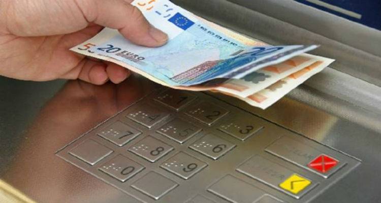 Reuters: &Tau;&alpha; capital controls ί&sigma;&omega;&sigmaf; &mu;&epsilon;ί&nu;&omicron;&upsilon;&nu; &gamma;&iota;&alpha; &mu;ή&nu;&epsilon;&sigmaf;