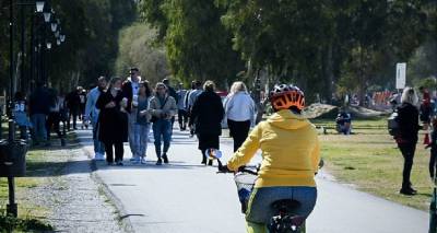 &Kappa;&omicron;&rho;&omega;&nu;&omicron;ϊό&sigmaf;: &Sigma;&tau;&alpha; 2.461 &tau;&alpha; &nu;έ&alpha; &kappa;&rho;&omicron;ύ&sigma;&mu;&alpha;&tau;&alpha; | 68 &theta;ά&nu;&alpha;&tau;&omicron;&iota; - 737 &delta;&iota;&alpha;&sigma;&omega;&lambda;&eta;&nu;&omega;&mu;έ&nu;&omicron;&iota;