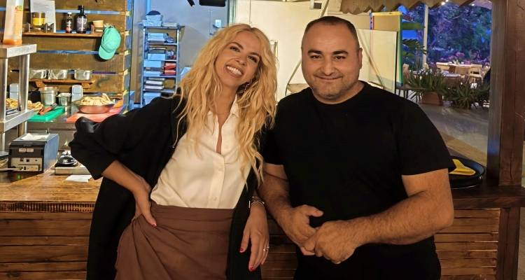 &Sigma;&tau;&eta; &Lambda;ή&mu;&nu;&omicron; &gamma;&iota;&alpha; &kappa;&alpha;&lambda;&omicron;&kappa;&alpha;&iota;&rho;&iota;&nu;έ&sigmaf; &delta;&iota;&alpha;&kappa;&omicron;&pi;έ&sigmaf; &eta; &Tau;&zeta;έ&nu;&eta; &Mu;&epsilon;&lambda;&iota;&tau;ά