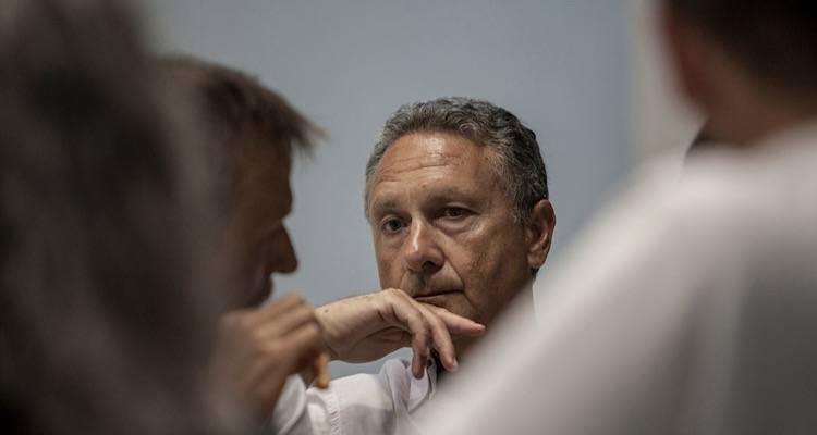 H ποίηση ως θέαμα και ως ακρόαμα