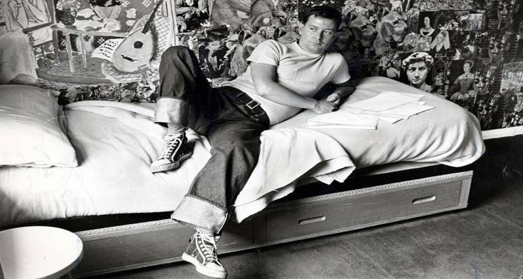 &Tau;&zeta;&omicron; Ό&rho;&tau;&omicron;&nu;: &Zeta;&omega;ή &kappa;&alpha;&iota; &theta;ά&nu;&alpha;&tau;&omicron;&sigmaf; &sigma;&alpha;&nu; &mu;&alpha;ύ&rho;&eta; &kappa;&omega;&mu;&omega;&delta;ί&alpha;