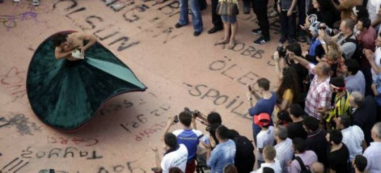 O &delta;&epsilon;&rho;&beta;ί&sigma;&eta;&sigmaf; &mu;&epsilon; &tau;&eta;&nu; &alpha;&nu;&tau;&iota;&alpha;&sigma;&phi;&upsilon;&xi;&iota;&omicron;&gamma;ό&nu;&alpha; &mu;ά&sigma;&kappa;&alpha; έ&sigma;&tau;&epsilon;&iota;&lambda;&epsilon; &iota;&sigma;&chi;&upsilon;&rho;ό &mu;ή&nu;&upsilon;&mu;&alpha; &sigma;&tau;&omicron;&nu; &Epsilon;&rho;&nu;&tau;&omicron;&gamma;ά&nu;