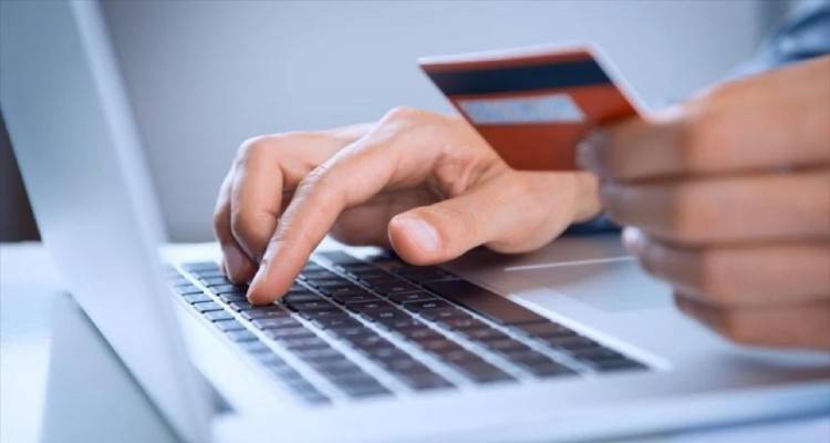 Ηλεκτρονικό εμπόριο: Αυξήσεις - φωτιά στις χρεώσεις των e-shops