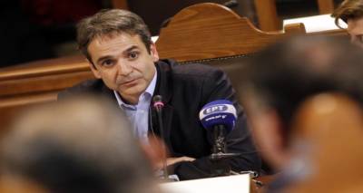 &Sigma;&tau;&omicron; &kappa;έ&nu;&tau;&rho;&omicron; &upsilon;&pi;&omicron;&delta;&omicron;&chi;ή&sigmaf; &pi;&rho;&omicron;&sigma;&phi;ύ&gamma;&omega;&nu; &tau;&eta;&sigmaf; &Mu;ό&rho;&iota;&alpha;&sigmaf; &omicron; &Kappa;. &Mu;&eta;&tau;&sigma;&omicron;&tau;ά&kappa;&eta;&sigmaf;