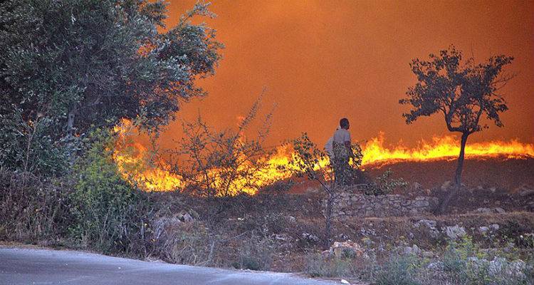 &Delta;&rho;&alpha;&mu;&alpha;&tau;&iota;&kappa;ή &eta; &kappa;&alpha;&tau;ά&sigma;&tau;&alpha;&sigma;&eta; &sigma;&tau;&eta; &Zeta;ά&kappa;&upsilon;&nu;&theta;&omicron;: &Mu;ά&chi;&eta; ό&lambda;&eta; &tau;&eta; &nu;ύ&chi;&tau;&alpha; &mu;&epsilon; &tau;&eta; &phi;&omega;&tau;&iota;ά