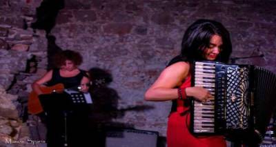 &Phi;&omega;&tau;&omicron;&rho;&epsilon;&pi;&omicron;&rho;&tau;ά&zeta; &alpha;&pi;ό &tau;&eta; &chi;&theta;&epsilon;&sigma;&iota;&nu;ή &mu;&alpha;&gamma;&iota;&kappa;ή &beta;&rho;&alpha;&delta;&iota;ά &sigma;&tau;&omicron; &kappa;ά&sigma;&tau;&rho;&omicron; &tau;&eta;&sigmaf; &Mu;ύ&rho;&iota;&nu;&alpha;&sigmaf;