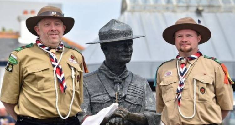 Βρετανία: Το αντιρατσιστικό κίνημα συνεχίζει να απειλεί με αποκαθηλώσεις αγαλμάτων που θυμίζουν το αποικιακό παρελθόν