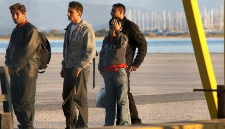 40 &nu;έ&omicron;&iota; &pi;&alpha;&rho;ά&nu;&omicron;&mu;&omicron;&iota; &mu;&epsilon;&tau;&alpha;&nu;ά&sigma;&tau;&epsilon;&sigmaf; &alpha;&pi;ό &sigma;ή&mu;&epsilon;&rho;&alpha; &tau;&omicron; &pi;&rho;&omega;ί &sigma;&tau;&eta; &Lambda;ή&mu;&nu;&omicron;