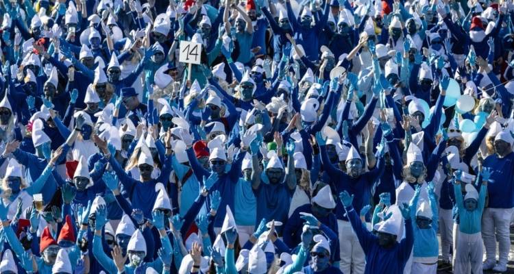 Χιλιάδες στρουμφάκια πλημμύρισαν τη Γαλλία: Καταρρίφθηκε το παγκόσμιο ρεκόρ (vid)