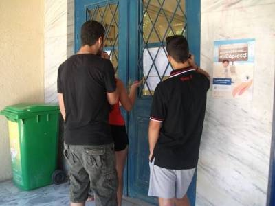 Έ&phi;&theta;&alpha;&sigma;&epsilon; &eta; ώ&rho;&alpha; &tau;&eta;&sigmaf; &alpha;&lambda;ή&theta;&epsilon;&iota;&alpha;&sigmaf; &gamma;&iota;&alpha; &tau;&omicron;&upsilon; &upsilon;&pi;&omicron;&psi;&eta;&phi;ί&omicron;&upsilon;&sigmaf; &tau;&eta;&sigmaf; &Lambda;ή&mu;&nu;&omicron;&upsilon; (photos)