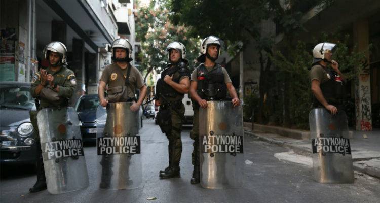 &Mu;&epsilon;&gamma;ά&lambda;&eta; &epsilon;&pi;&iota;&chi;&epsilon;ί&rho;&eta;&sigma;&eta; &tau;&eta;&sigmaf; &Alpha;&sigma;&tau;&upsilon;&nu;&omicron;&mu;ί&alpha;&sigmaf; &sigma;&tau;&alpha; &Epsilon;&xi;ά&rho;&chi;&epsilon;&iota;&alpha;: &Mu;&pi;ή&kappa;&alpha;&nu; &sigma;&epsilon; 4 &upsilon;&pi;ό &kappa;&alpha;&tau;ά&lambda;&eta;&psi;&eta; &kappa;&tau;ί&rho;&iota;&alpha;, έ&beta;&gamma;&alpha;&lambda;&alpha;&nu; &pi;ά&nu;&omega; &alpha;&pi;ό 130 &mu;&epsilon;&tau;&alpha;&nu;ά&sigma;&tau;&epsilon;&sigmaf;