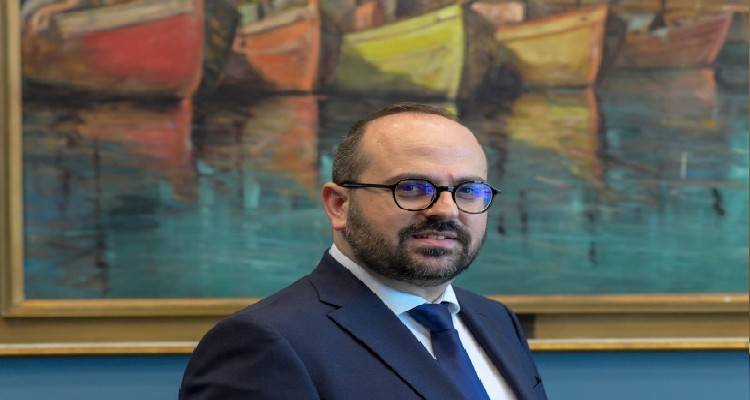 &Lambda;ή&mu;&nu;&omicron;&sigmaf;: &Sigma;&upsilon;&sigma;&kappa;έ&psi;&epsilon;&iota;&sigmaf; &mu;&epsilon; &tau;&omicron;&nu; &Gamma;&epsilon;&nu;&iota;&kappa;ό &Gamma;&rho;&alpha;&mu;&mu;&alpha;&tau;έ&alpha; &Alpha;&iota;&gamma;&alpha;ί&omicron;&upsilon; &amp; &Nu;&eta;&sigma;&iota;&omega;&tau;&iota;&kappa;ή&sigmaf; &Pi;&omicron;&lambda;&iota;&tau;&iota;&kappa;ή&sigmaf;, &Mu;&alpha;&nu;ώ&lambda;&eta; &Kappa;&omicron;&upsilon;&tau;&omicron;&upsilon;&lambda;ά&kappa;&eta;