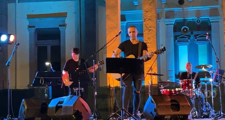 Τα «Κίτρινα Ποδήλατα», η σχέση τους με τη Λήμνο κι ένα παλιότερο άρθρο που έγραψαν γι αυτήν.