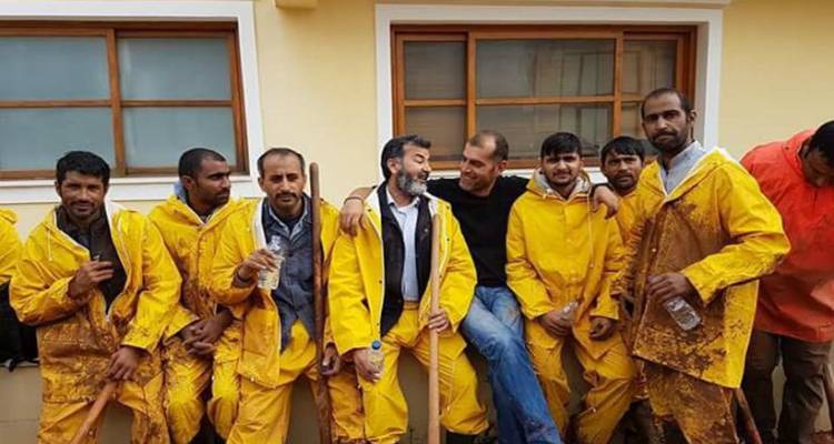 &Pi;&alpha;&kappa;&iota;&sigma;&tau;&alpha;&nu;&omicron;ί &mu;&epsilon;&tau;&alpha;&nu;ά&sigma;&tau;&epsilon;&sigmaf; &beta;&omicron;&eta;&theta;&omicron;ύ&nu; &tau;&omicron;&upsilon;&sigmaf; &kappa;&alpha;&tau;&omicron;ί&kappa;&omicron;&upsilon;&sigmaf; &tau;&eta;&sigmaf; &Mu;ά&nu;&delta;&rho;&alpha;&sigmaf; &nu;&alpha; &kappa;&alpha;&theta;&alpha;&rho;ί&sigma;&omicron;&upsilon;&nu; &tau;&alpha; &lambda;&alpha;&sigma;&pi;ό&nu;&epsilon;&rho;&alpha;