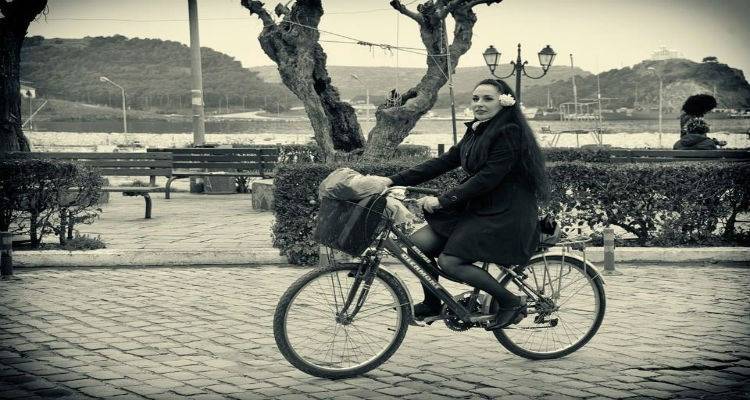 &Mu;&alpha;&nu;&tau;ώ &Gamma;&alpha;&rho;&omicron;&phi;&alpha;&lambda;&lambda;ί&delta;&omicron;&upsilon; &ndash; &Pi;&alpha;&pi;&omicron;ύ&lambda;&kappa;&alpha;: &laquo;&Theta;&epsilon;&omega;&rho;ώ &pi;&epsilon;&rho;&iota;&tau;&tau;ά &kappa;&alpha;&iota; &alpha;&nu;&omicron;ύ&sigma;&iota;&alpha; &tau;&alpha; έ&xi;&omicron;&delta;&alpha; &gamma;&iota;&alpha; &tau;&omicron;&nu; &epsilon;&omicron;&rho;&tau;&alpha;&sigma;&mu;ό &tau;&omicron;&upsilon; ANZAC &sigma;&tau;&eta; &Lambda;ή&mu;&nu;&omicron;&raquo;