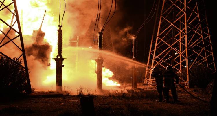 Εκρηξη στο ΚΥΤ Ασπροπύργου βύθισε στο σκοτάδι τη μισή Αττική και Πελοπόννησο