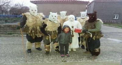 Έ&theta;&iota;&mu;&alpha; &tau;&omega;&nu; &Phi;ώ&tau;&omega;&nu; &kappa;&alpha;&iota; &kappa;ά&lambda;&alpha;&nu;&tau;&alpha; &tau;&eta;&sigmaf; &Lambda;ή&mu;&nu;&omicron;&upsilon;