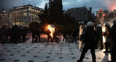 Ά&gamma;&rho;&iota;&alpha; &epsilon;&pi;&epsilon;&iota;&sigma;ό&delta;&iota;&alpha; έ&xi;&omega; &alpha;&pi;ό &tau;&eta; &Beta;&omicron;&upsilon;&lambda;ή: &Phi;&omega;&tau;&iota;ά &sigma;&epsilon; &phi;&upsilon;&lambda;ά&kappa;&iota;&omicron; &tau;&omicron;&upsilon; Ά&gamma;&nu;&omega;&sigma;&tau;&omicron;&upsilon; &Sigma;&tau;&rho;&alpha;&tau;&iota;ώ&tau;&eta; (photos + video)