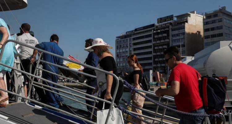 «Ανοίγουν» από αύριο τα νησιά | Ελεύθερη η μετακίνηση εργαζομένων σε επιχειρήσεις που επαναλειτουργούν