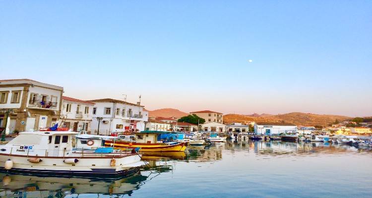 Τον κώδωνα του κινδύνου κρούουν οι Σύλλογοι Εστίασης Βορείου Αιγαίου