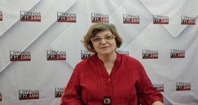 &Phi;&omega;&tau;&epsilon;&iota;&nu;ή &Sigma;&tau;&epsilon;&phi;&alpha;&nu;&iota;&delta;ά&kappa;&eta;: &laquo;&Mu;ό&nu;&omicron; ό&pi;&omicron;&iota;&omicron;&sigmaf; έ&chi;&epsilon;&iota; &beta;&gamma;&epsilon;&iota; &alpha;&pi;ό &tau;&alpha; &sigma;&pi;&lambda;ά&chi;&nu;&alpha; &tau;&omicron;&upsilon; &tau;ό&pi;&omicron; &tau;&omicron;&upsilon; &mu;&pi;&omicron;&rho;&epsilon;ί &nu;&alpha; &gamma;ί&nu;&epsilon;&iota; ά&xi;&iota;&omicron;&sigmaf; &epsilon;&kappa;&pi;&rho;ό&sigma;&omega;&pi;&omicron;&sigmaf; &tau;&omicron;&upsilon;&raquo;